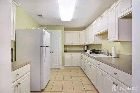 Kitchen - 111 Liddle Ave, Edison, NJ 08837 photo 3 of 3