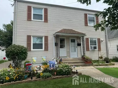 582 Garden Ave, Woodbridge, NJ 07095