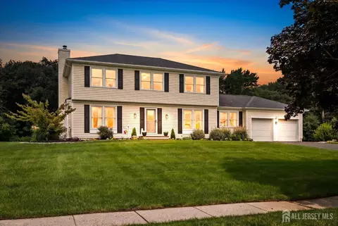 10 Timber Wolf Dr, Hamilton, NJ 08620