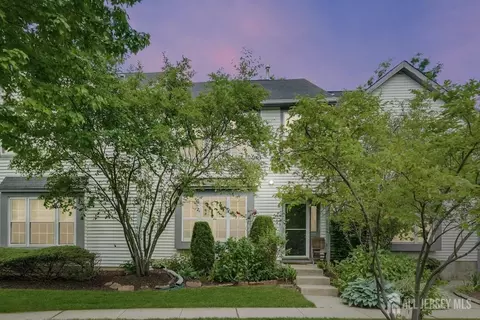 2 Mystic Ct, Sayreville, NJ 08872