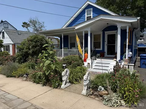 9 Cornell St, North Brunswick, NJ 08902
