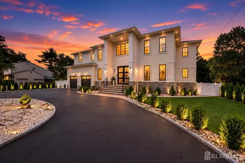 28 Ross Hall Blvd, Piscataway, NJ 08854