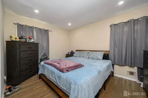Bedroom - 72 Lawrence Dr, Hackettstown, NJ 07840 photo 1 of 10
