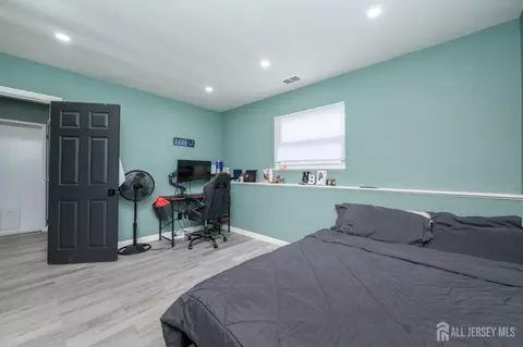 Bedroom - 72 Lawrence Dr, Hackettstown, NJ 07840 photo 8 of 10