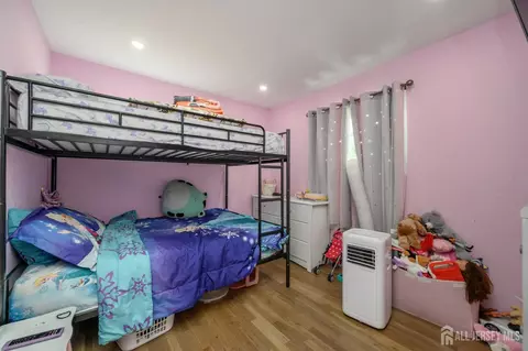 Bedroom - 72 Lawrence Dr, Hackettstown, NJ 07840 photo 3 of 10