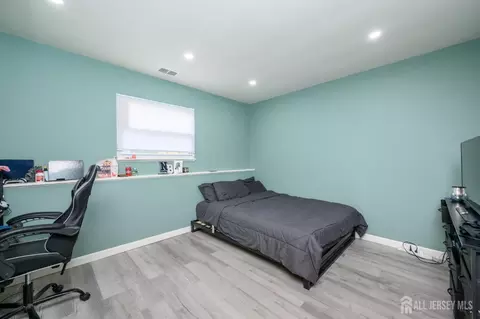 Bedroom - 72 Lawrence Dr, Hackettstown, NJ 07840 photo 7 of 10