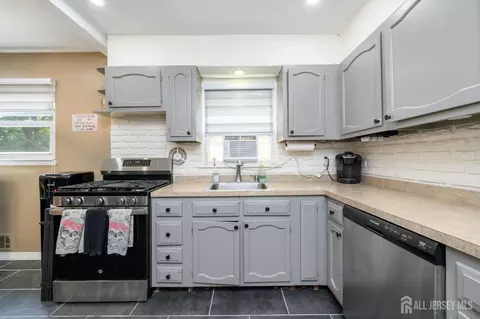 Kitchen - 72 Lawrence Dr, Hackettstown, NJ 07840 photo 1 of 1