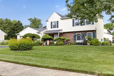 2 Dennison Pl, Plainsboro, NJ 08536