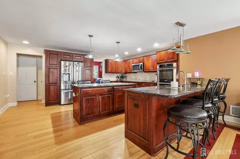 289 Franklin Rd, North Brunswick, NJ 08902