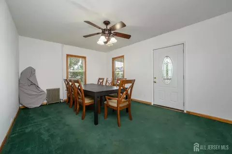Dining - 328 Runyon Ave, Middlesex, NJ 08846 photo 2 of 3