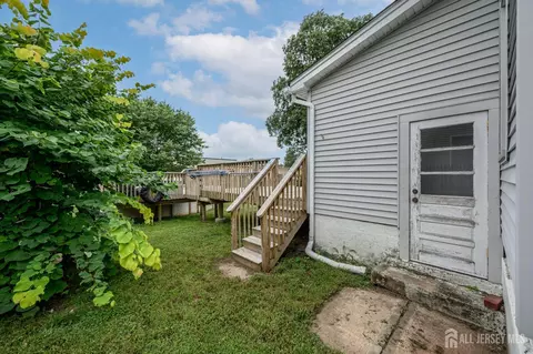 Exterior - 328 Runyon Ave, Middlesex, NJ 08846 photo 10 of 11