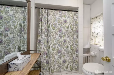 Bath - 328 Runyon Ave, Middlesex, NJ 08846 photo 2 of 2