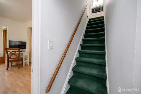 Entry Way - 328 Runyon Ave, Middlesex, NJ 08846 photo 3 of 6