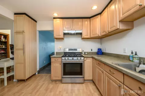 Kitchen - 328 Runyon Ave, Middlesex, NJ 08846 photo 2 of 3
