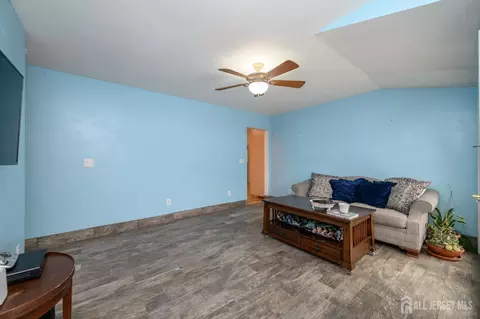 Living - 328 Runyon Ave, Middlesex, NJ 08846 photo 1 of 2