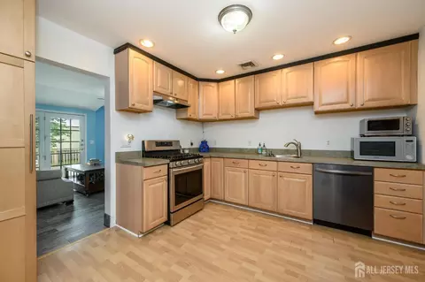 Kitchen - 328 Runyon Ave, Middlesex, NJ 08846 photo 3 of 3