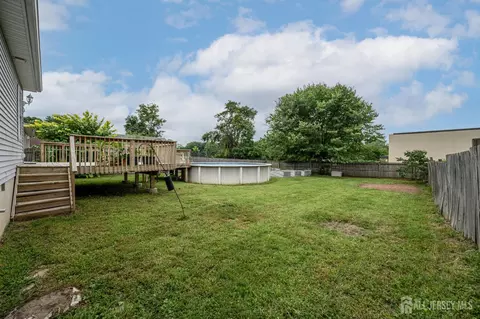 Exterior - 328 Runyon Ave, Middlesex, NJ 08846 photo 9 of 11