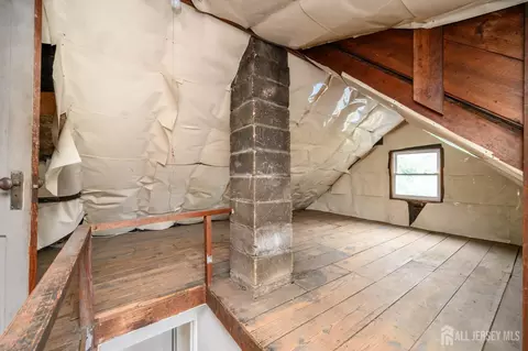 Entry Way - 328 Runyon Ave, Middlesex, NJ 08846 photo 5 of 6