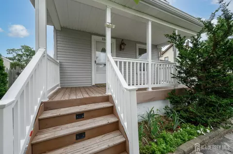 Exterior - 328 Runyon Ave, Middlesex, NJ 08846 photo 3 of 11