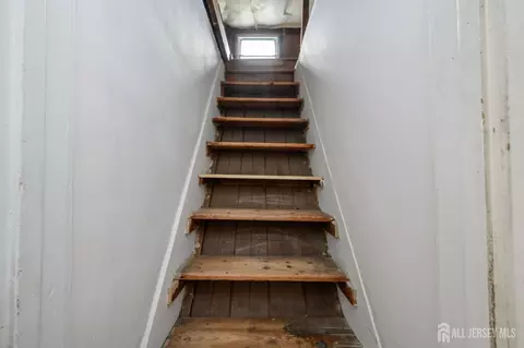 Entry Way - 328 Runyon Ave, Middlesex, NJ 08846 photo 4 of 6