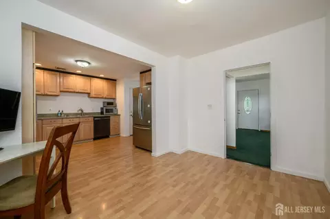 Entry Way - 328 Runyon Ave, Middlesex, NJ 08846 photo 1 of 6