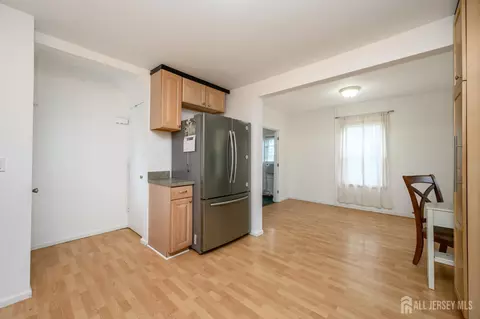 Entry Way - 328 Runyon Ave, Middlesex, NJ 08846 photo 2 of 6