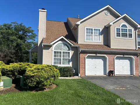 94 Castle Pointe Blvd, Piscataway, NJ 08854