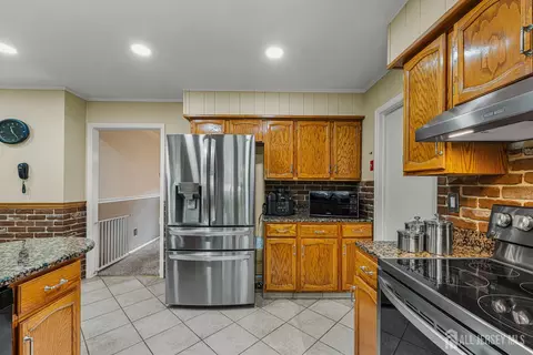 Kitchen - 174 Cottrell Rd, Matawan, NJ 07747 photo 4 of 6