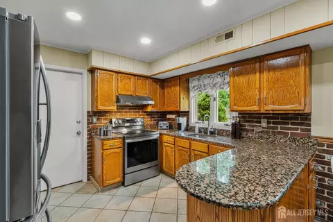 Kitchen - 174 Cottrell Rd, Matawan, NJ 07747 photo 3 of 6