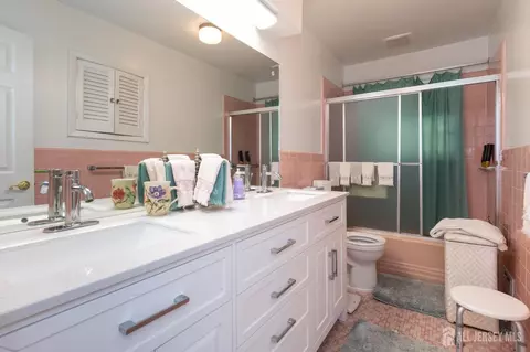 Bath - 36 Brookfall Rd, Edison, NJ 08817 photo 1 of 3