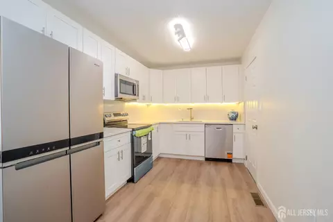 Kitchen - 4 Hunterdon Ave, Monroe, NJ 08831 photo 2 of 4