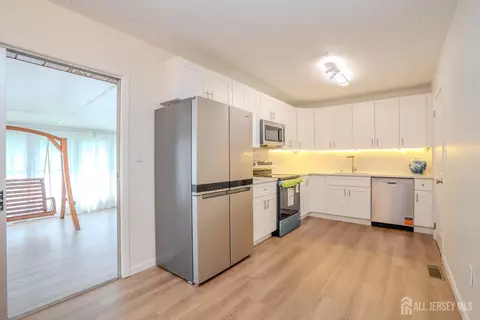 Kitchen - 4 Hunterdon Ave, Monroe, NJ 08831 photo 1 of 4