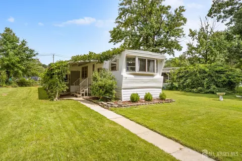 3 Carol Rd, South Brunswick, NJ 08852