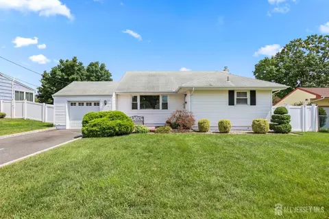 13 Briarwood Dr, Somerset, NJ 08873