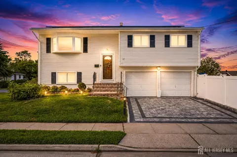 85 E Laurel St, Carteret, NJ 07008