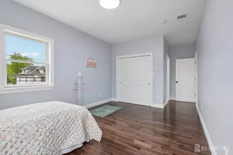 Bedroom - 239 Suttons Ln, Edison, NJ 08817 photo 10 of 10