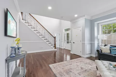Entry Way - 239 Suttons Ln, Edison, NJ 08817 photo 2 of 8