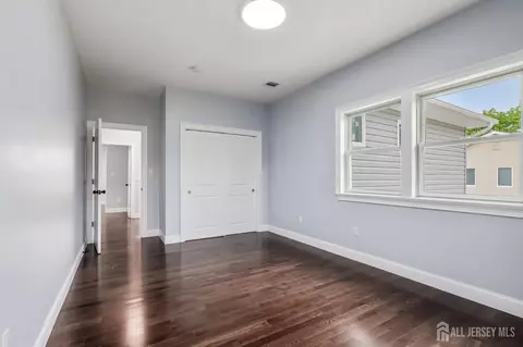 Bedroom - 239 Suttons Ln, Edison, NJ 08817 photo 5 of 10