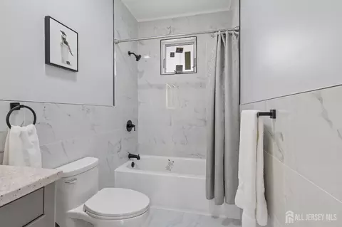 Bath - 239 Suttons Ln, Edison, NJ 08817 photo 5 of 9