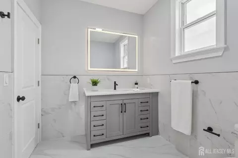 Bath - 239 Suttons Ln, Edison, NJ 08817 photo 9 of 9