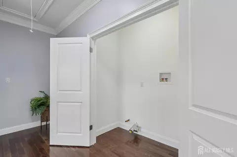 Entry Way - 239 Suttons Ln, Edison, NJ 08817 photo 6 of 8