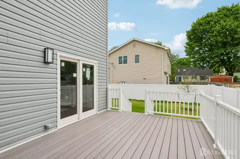 Exterior - 239 Suttons Ln, Edison, NJ 08817 photo 4 of 6