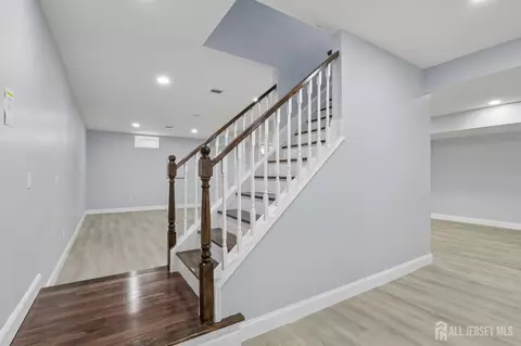 Entry Way - 239 Suttons Ln, Edison, NJ 08817 photo 5 of 8