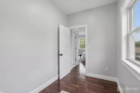 Entry Way - 239 Suttons Ln, Edison, NJ 08817 photo 7 of 8