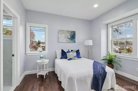 Bedroom - 239 Suttons Ln, Edison, NJ 08817 photo 2 of 10