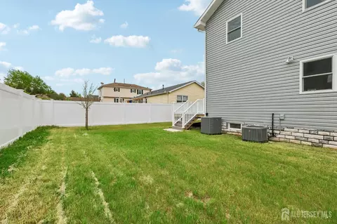 Exterior - 239 Suttons Ln, Edison, NJ 08817 photo 6 of 6