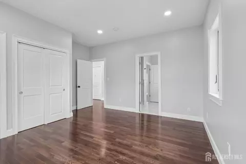 Bedroom - 239 Suttons Ln, Edison, NJ 08817 photo 8 of 10
