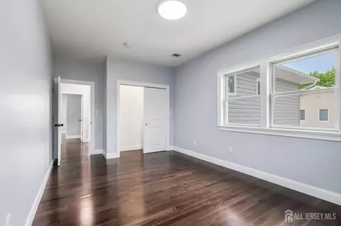 Bedroom - 239 Suttons Ln, Edison, NJ 08817 photo 7 of 10