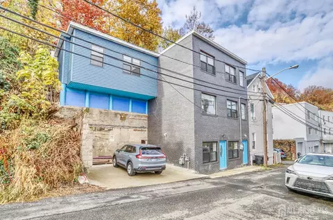 9017 Riverside Pl, North Bergen, NJ 07047