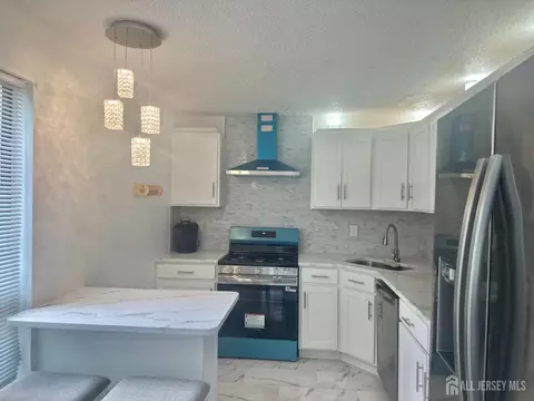 35 Clay St, North Brunswick, NJ 08902